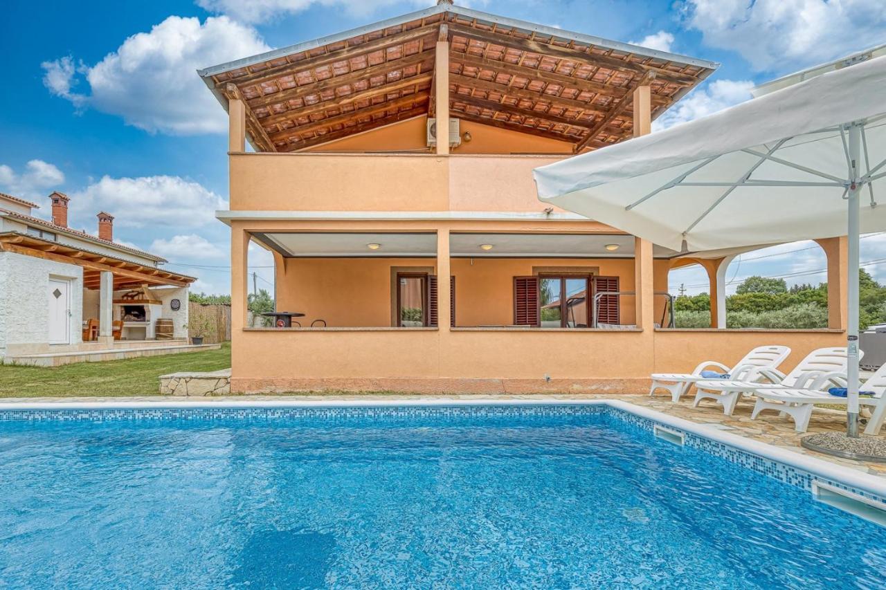 Emanuela With Private Pool Apartman Loborika Kültér fotó