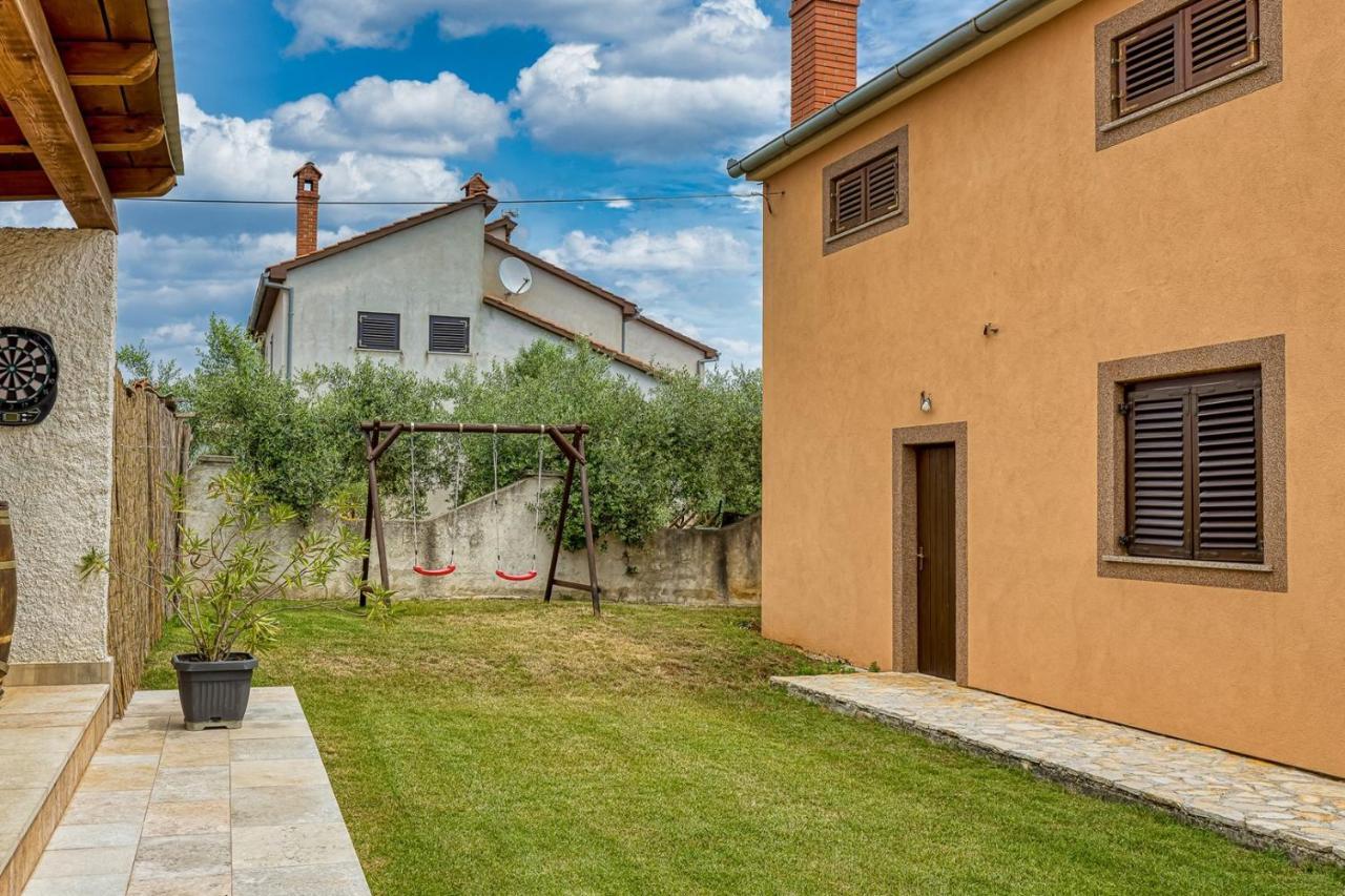 Emanuela With Private Pool Apartman Loborika Kültér fotó