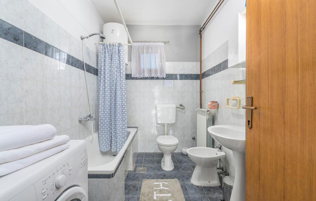 Emanuela With Private Pool Apartman Loborika Kültér fotó