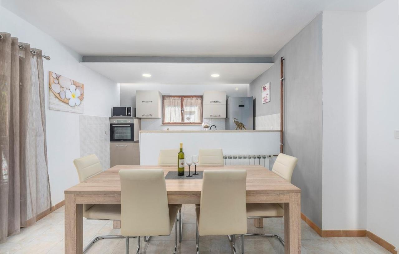 Emanuela With Private Pool Apartman Loborika Kültér fotó