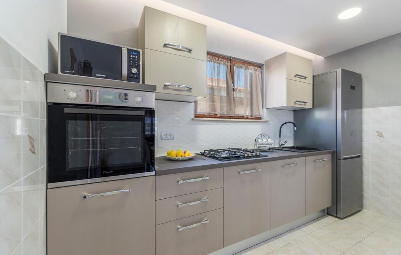 Emanuela With Private Pool Apartman Loborika Kültér fotó