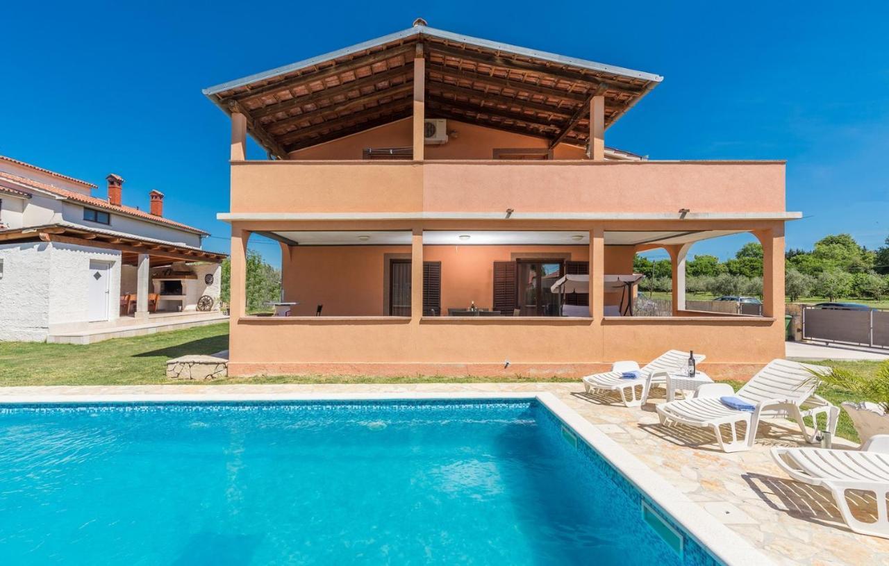 Emanuela With Private Pool Apartman Loborika Kültér fotó